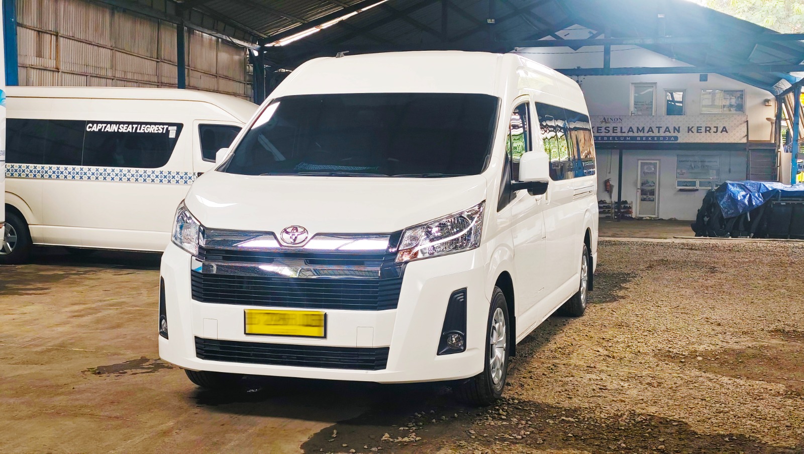 hi-ace-premio-14-seat-1